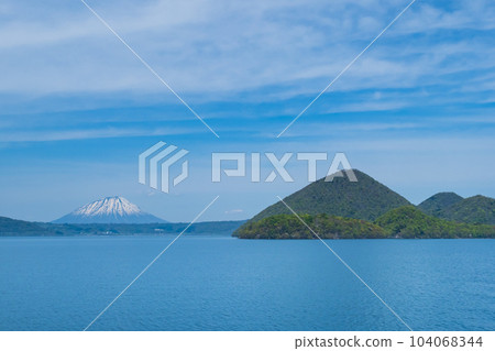 從洞爺湖看到的蝦夷富士和羊蹄山 104068344