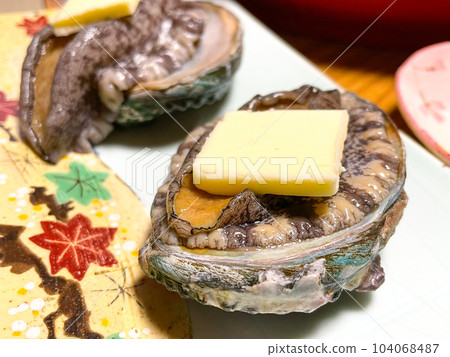 Grilled abalone at a guest house in Nishiizu 104068487