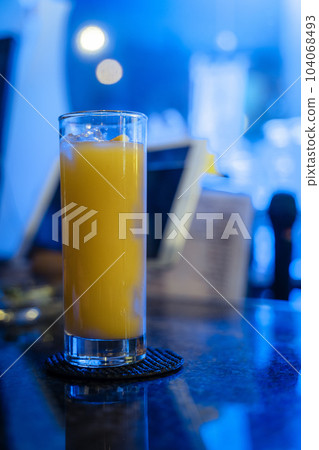 在 BAR 的片刻 在 BAR 的片刻 104068493