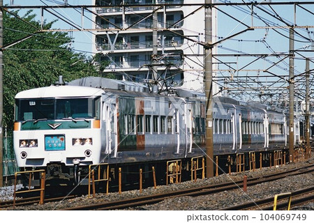185 series 200 series limited express Ohayo Tochigi bound for Shinjuku 104069749