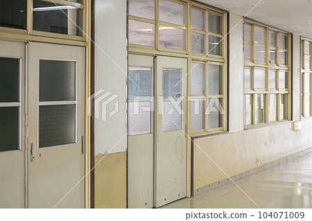 School classroom School classroom 104071009