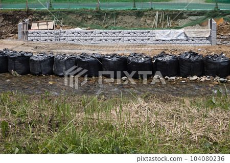 河岸保護工作 暴雨破壞道路沿線的防沖刷工作 104080236