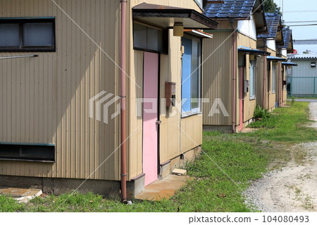 An image of a single-story detached house from the Showa era 104080493