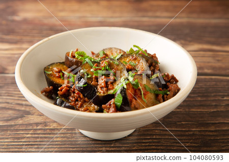 用肉和味噌炒茄子 104080593
