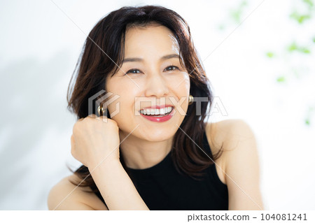 50歲的女性 50歲的女性 104081241