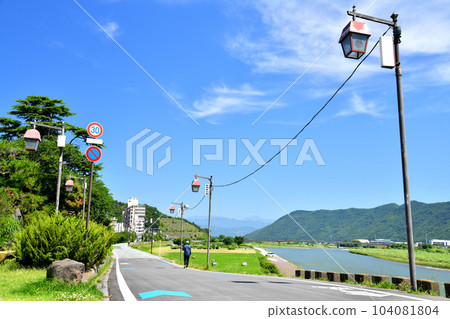 Manyobashi / Looking toward Togura Kamiyamada Onsen / Taishobashi from near Chikuma River (Chikuma City, Nagano Prefecture) [2023.6] 104081804