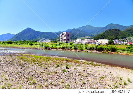 萬葉橋 / 從千曲川眺望上山田醫院（長野縣千曲市）[2023 年 6 月] 104082107