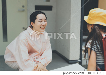 elementary student, primary school child, schooler 104084149