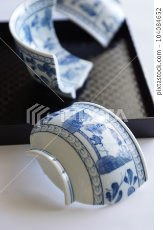 Broken pottery (*not an antique) 104084652