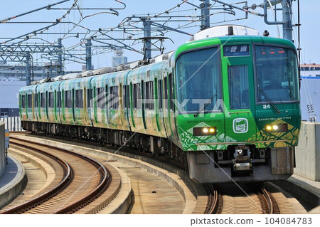 [JR West Japan] Green 221 series (Osaka Higashi Line: Minami Suita Station) 104084783