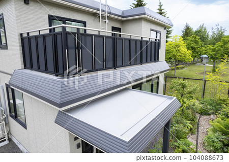 Completion of house renovation Eaves after painting 104088673