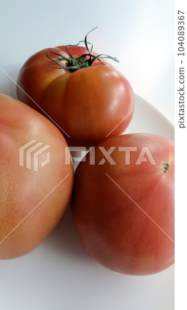 3 fresh tomatoes 3 fresh tomatoes 104089367