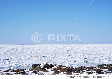 The blue sea of Okhotsk in the harsh winter and the drift ice county, Hokkaido 104089383