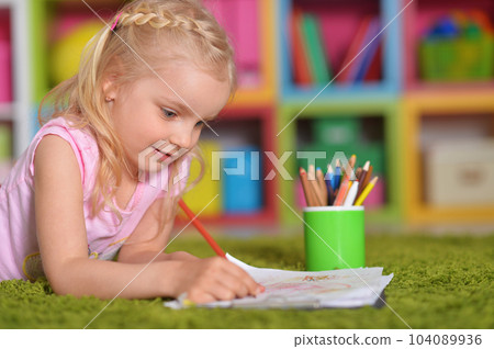 cute little girl drawing at home cute little girl drawing at home 104089936