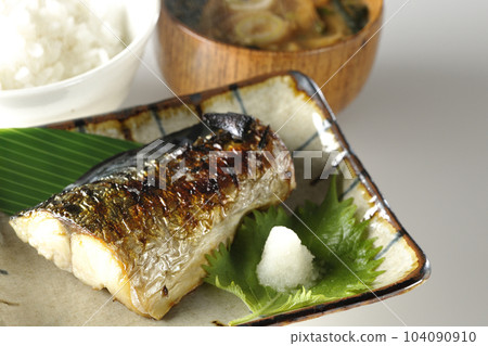 Set meal of grilled mackerel 104090910