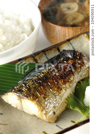 設置烤鯖魚的膳食 104090911