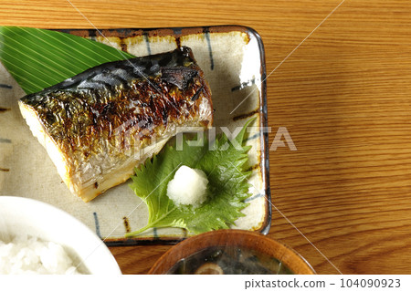 設置烤鯖魚的膳食 設置烤鯖魚的膳食 104090923