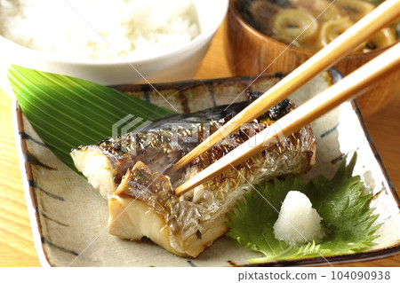 設置烤鯖魚的膳食 設置烤鯖魚的膳食 104090938