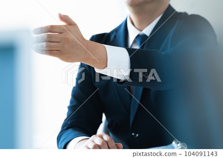 尋求握手的商人 104091143