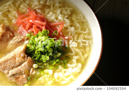 A bird's-eye view of Okinawa soba with pork ribs, plenty of small green onions, and pickled ginger 104092504