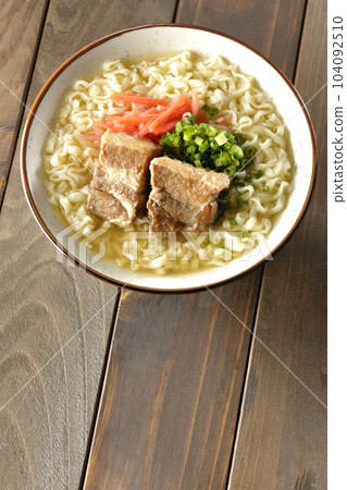 A bird's-eye view of Okinawa soba with pork ribs, plenty of small green onions, and pickled ginger 104092510