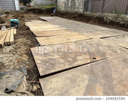 House construction site, building a house 104092594