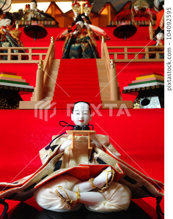 Hina dolls decorated for Hinamatsuri 104092595