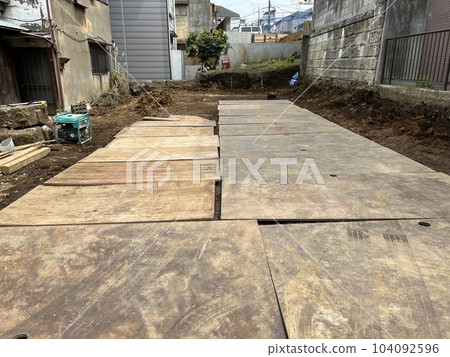 House construction site, building a house 104092596