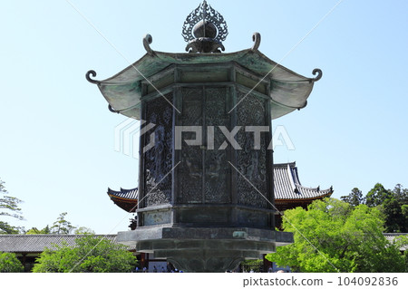 東大寺金銅八角形燈籠 東大寺金銅八角形燈籠 104092836
