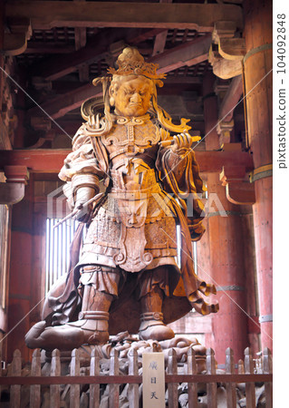東大寺大佛殿內的小木天像 東大寺大佛殿內的小木天像 104092848