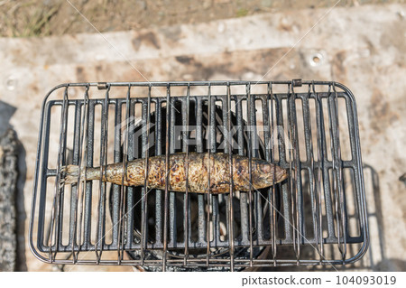 [Salted sardine grilled at the auto campsite] 104093019
