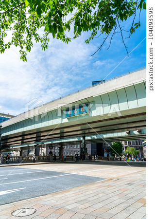 [Tokyo] Nihonbashi with a refreshing blue sky 104093598