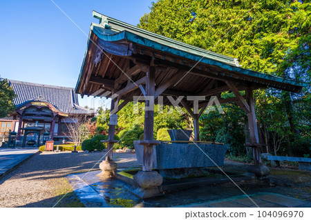 Main hall and chozuya seen from the approach to the precincts on a clear autumn day ``Rengein Tanjoji'' Tamana City 104096970