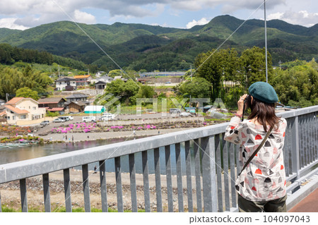 川場村 從交流橋看風景的女人 104097043