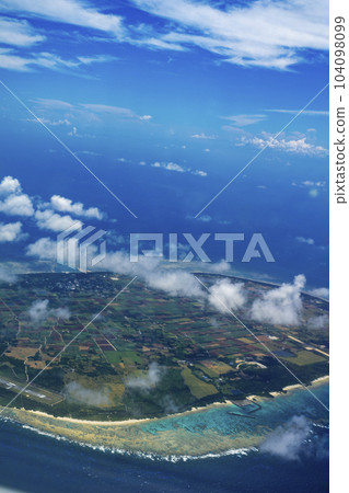 The sea of Okinawa seen from an airplane The sea of Okinawa seen from an airplane 104098099