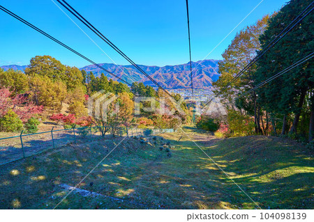 A view of the eastern side from Hodosancho Ropeway Station in Chichibu, Saitama Prefecture in autumn (Nagatoro Town, Mt. Kamabushi, etc.) 104098139