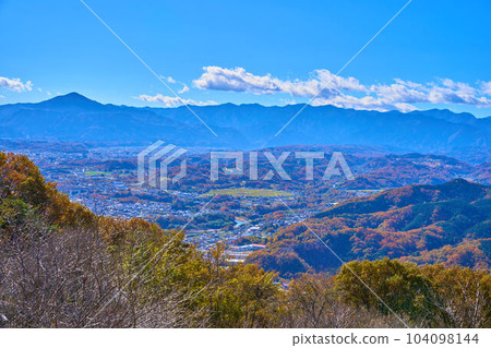 View of the south side from near Hodosancho Ropeway Station in Chichibu, Saitama Prefecture in autumn (Mt. Buko, Mt. Tenmoku, Mt. Ohira, Minano Town, etc.) 104098144