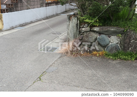 dangerous bend 104099090