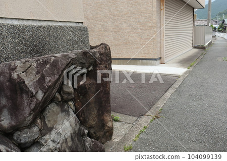 拐彎處危險 拐彎處危險 104099139