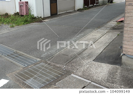 拐彎處危險 拐彎處危險 104099149