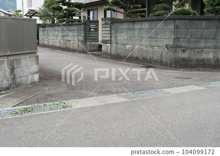 dangerous bend 104099172