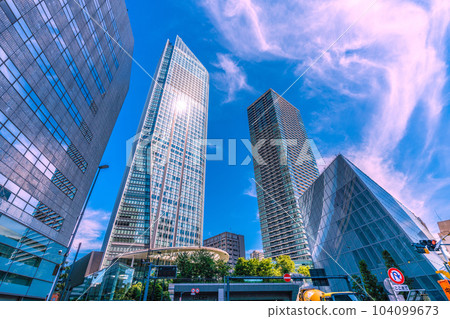 日本東京城市景觀 Toranomon Hills 等在Toranomon Hills Station Tower（Toranomon Hills Station）前 104099673