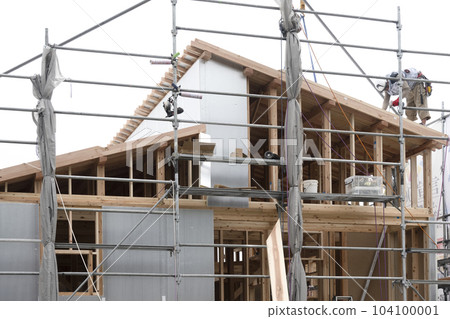 [建築圖片] 在新建工地工作的男工 104100001