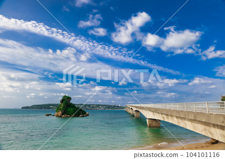 藍天和古宇利橋 藍天和古宇利橋 104101116