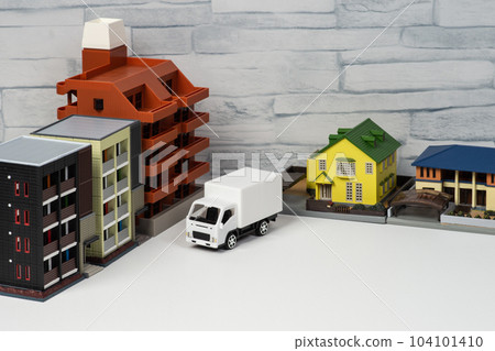 住宅區和送貨卡車的形象 住宅區和送貨卡車的形象 104101410