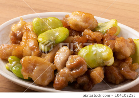 Stir-fried Broad Beans and Chicken with Oyster Sauce 104102255