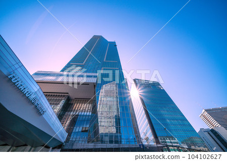 日本東京城市景觀虎之門山站塔(虎之門山站)的視圖。虎之門之丘的外觀... 日本東京城市景觀虎之門山站塔(虎之門山站)的視圖。虎之門之丘的外觀... 104102627