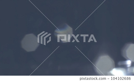 深灰色背景上的六角微弱光 深灰色背景上的六角微弱光 104102686