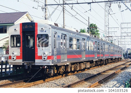 Tokyu Corporation 7700 series on the Ikegami Line heading for Kamata 104103526