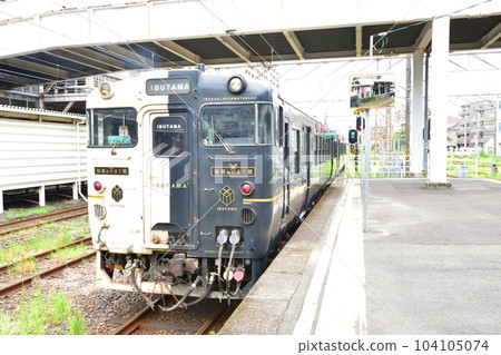停在鹿兒島中央站的指宿枕崎線電車 停在鹿兒島中央站的指宿枕崎線電車 104105074